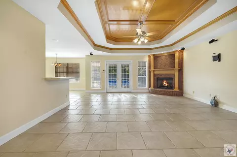 Living - 6013 Summerwood Lane Texarkana Ar 71854, Texarkana, AR 71854 photo 2 of 4