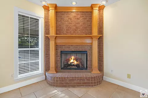 Living - 6013 Summerwood Lane Texarkana Ar 71854, Texarkana, AR 71854 photo 3 of 4