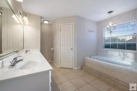 Bath - 6013 Summerwood Lane Texarkana Ar 71854, Texarkana, AR 71854 photo 1 of 5