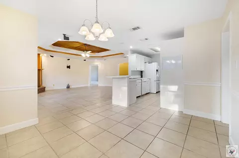 Living - 6013 Summerwood Lane Texarkana Ar 71854, Texarkana, AR 71854 photo 4 of 4