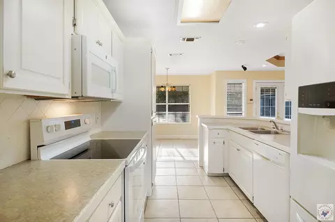 Kitchen - 6013 Summerwood Lane Texarkana Ar 71854, Texarkana, AR 71854 photo 2 of 2