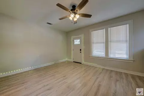 Living - 1300 Grand Texarkana Ar 71854, Texarkana, AR 71854 photo 2 of 3