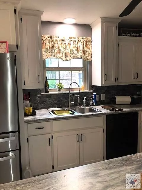 Kitchen - 5002 Country Drive Texarkana Ar 71854, Texarkana, AR 71854 photo 3 of 4
