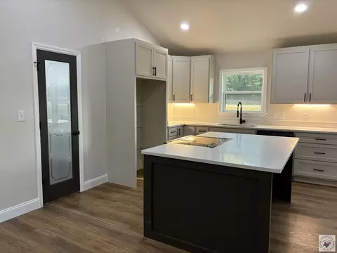 Kitchen - 6323 E 9th St Texarkana Ar 71854, Texarkana, AR 71854 photo 6 of 10