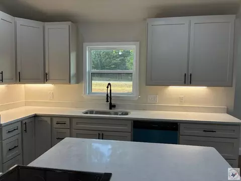 Kitchen - 6323 E 9th St Texarkana Ar 71854, Texarkana, AR 71854 photo 3 of 10