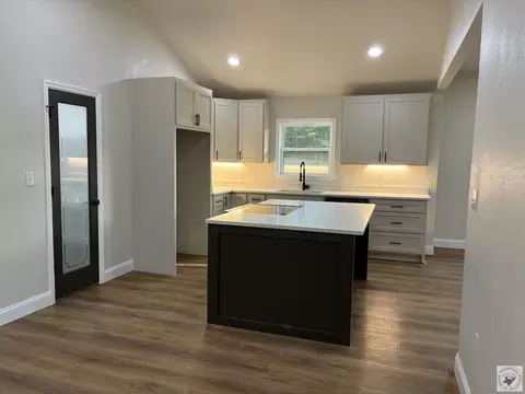Kitchen - 6323 E 9th St Texarkana Ar 71854, Texarkana, AR 71854 photo 7 of 10