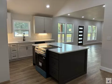 Kitchen - 6323 E 9th St Texarkana Ar 71854, Texarkana, AR 71854 photo 2 of 10