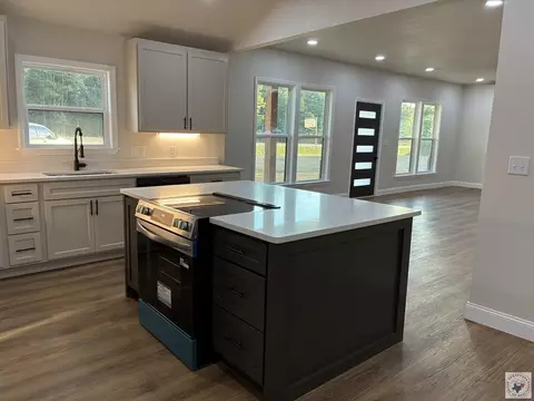 Kitchen - 6323 E 9th St Texarkana Ar 71854, Texarkana, AR 71854 photo 8 of 10