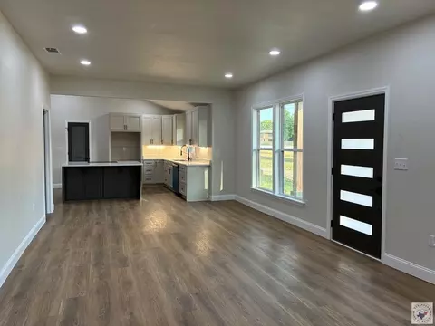 Living - 6323 E 9th St Texarkana Ar 71854, Texarkana, AR 71854 photo 2 of 8