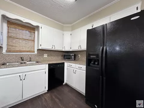 Kitchen - 1508 Pecan Texarkana Ar 71854, Texarkana, AR 71854 photo 3 of 8