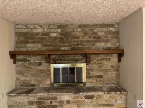 Living - 1508 Pecan Texarkana Ar 71854, Texarkana, AR 71854 photo 6 of 7