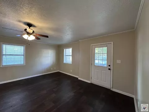 Living - 1508 Pecan Texarkana Ar 71854, Texarkana, AR 71854 photo 1 of 7