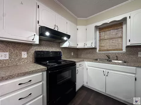 Kitchen - 1508 Pecan Texarkana Ar 71854, Texarkana, AR 71854 photo 4 of 8