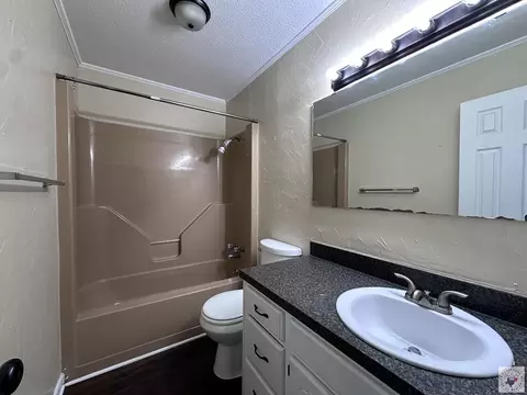 Bath - 1508 Pecan Texarkana Ar 71854, Texarkana, AR 71854 photo 1 of 6