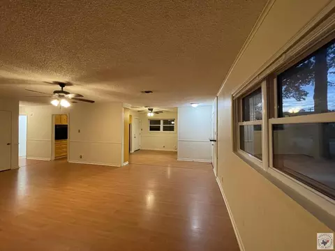 Living - 1508 Pecan Texarkana Ar 71854, Texarkana, AR 71854 photo 7 of 7