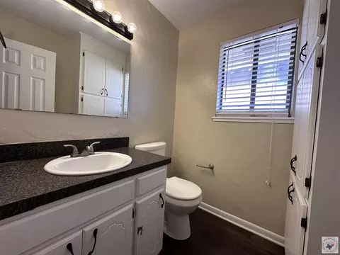 Bath - 1508 Pecan Texarkana Ar 71854, Texarkana, AR 71854 photo 5 of 6