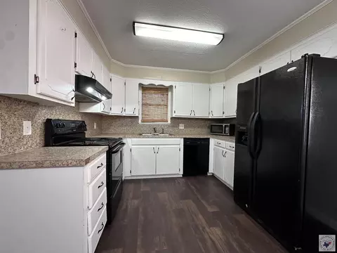 Kitchen - 1508 Pecan Texarkana Ar 71854, Texarkana, AR 71854 photo 2 of 8