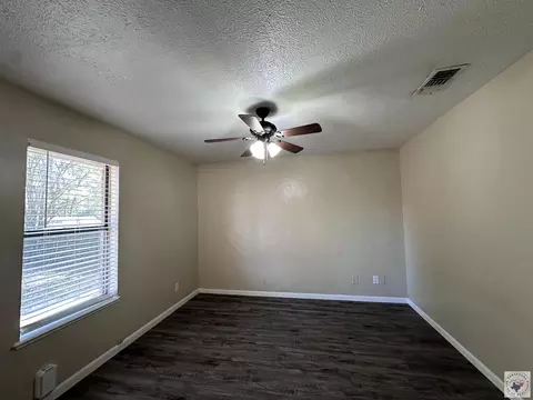 Living - 1508 Pecan Texarkana Ar 71854, Texarkana, AR 71854 photo 3 of 7