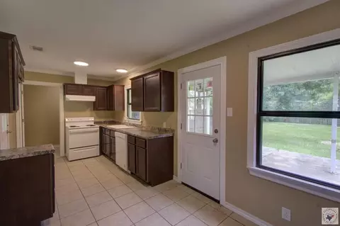 Kitchen - 1508 Pecan Texarkana Ar 71854, Texarkana, AR 71854 photo 8 of 8