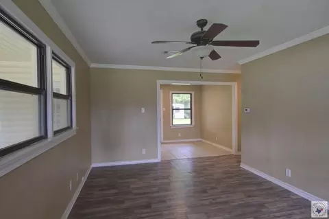 Living - 3402 Cherry Texarkana Ar 71854, Texarkana, AR 71854 photo 1 of 2