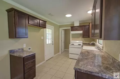 Kitchen - 3402 Cherry Texarkana Ar 71854, Texarkana, AR 71854 photo 3 of 3