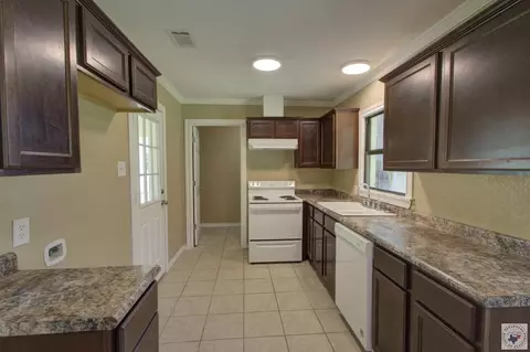 Kitchen - 3402 Cherry Texarkana Ar 71854, Texarkana, AR 71854 photo 2 of 3