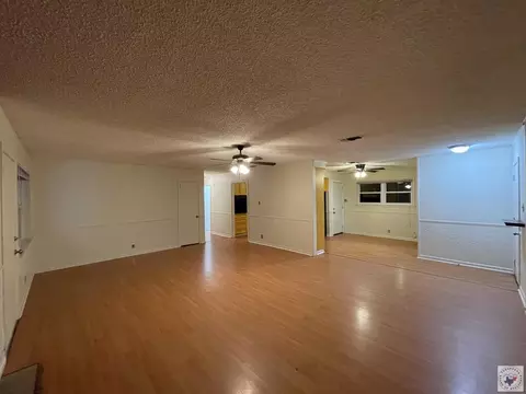 Living - 3323 Cherry Texarkana Ar 71854, Texarkana, AR 71854 photo 5 of 7