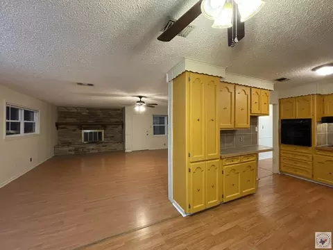 Living - 3323 Cherry Texarkana Ar 71854, Texarkana, AR 71854 photo 7 of 7