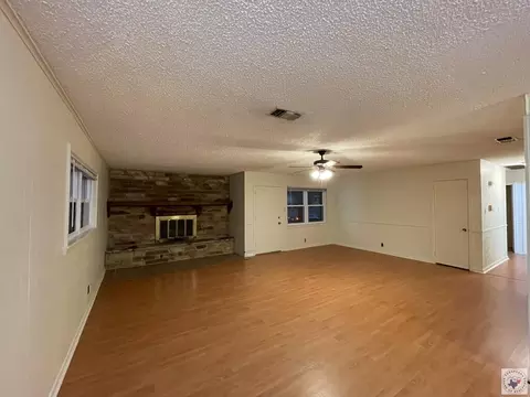 Living - 3323 Cherry Texarkana Ar 71854, Texarkana, AR 71854 photo 1 of 7