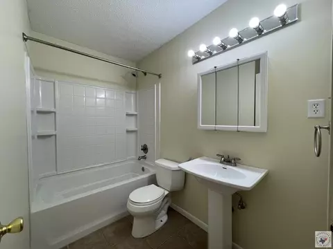 Bath - 3323 Cherry Texarkana Ar 71854, Texarkana, AR 71854 photo 1 of 1