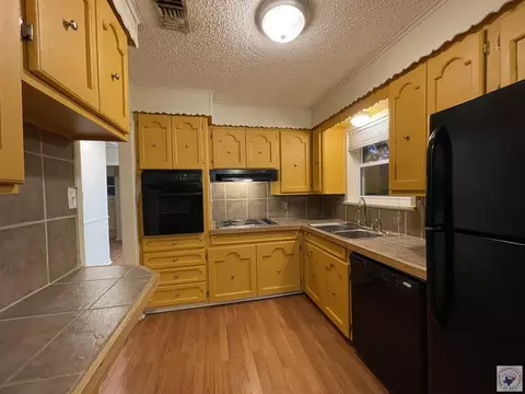 Kitchen - 3323 Cherry Texarkana Ar 71854, Texarkana, AR 71854 photo 2 of 4