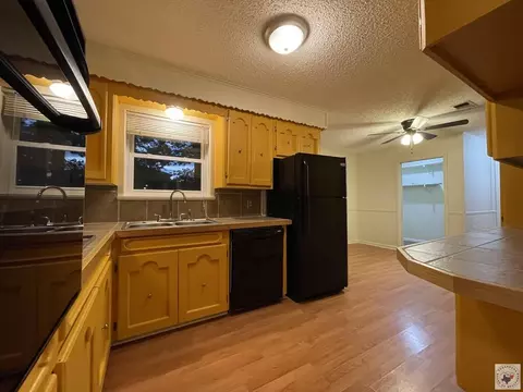 Kitchen - 3323 Cherry Texarkana Ar 71854, Texarkana, AR 71854 photo 4 of 4