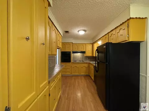Kitchen - 3323 Cherry Texarkana Ar 71854, Texarkana, AR 71854 photo 3 of 4