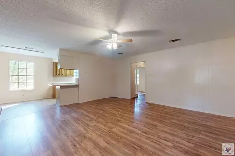 Living - 7517 Bonita Park Texarkana Ar 71854, Texarkana, AR 71854 photo 4 of 4