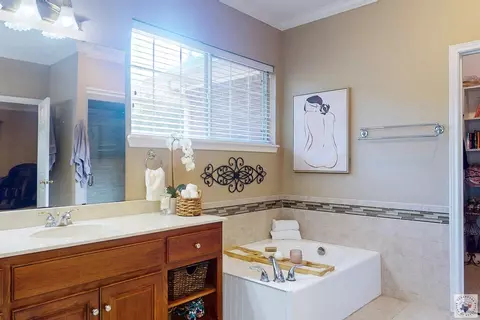 Bath - 6902 Forest Oak Drive Texarkana Ar 71854, Texarkana, AR 71854 photo 2 of 7