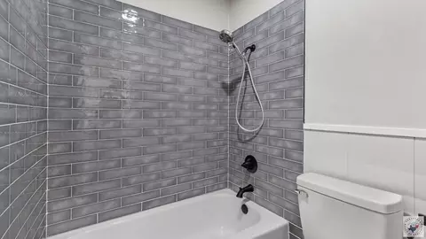 Bath - 16 Broadmoor Dr Texarkana Ar 71854, Texarkana, AR 71854 photo 2 of 4