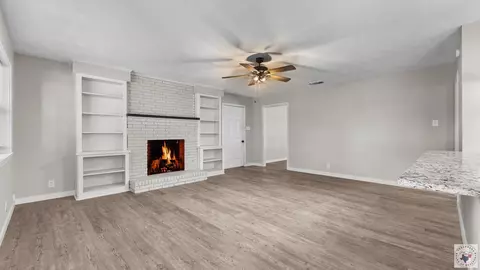 Living - 16 Broadmoor Dr Texarkana Ar 71854, Texarkana, AR 71854 photo 2 of 5