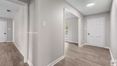 Entry Way - 16 Broadmoor Dr Texarkana Ar 71854, Texarkana, AR 71854 photo 2 of 3