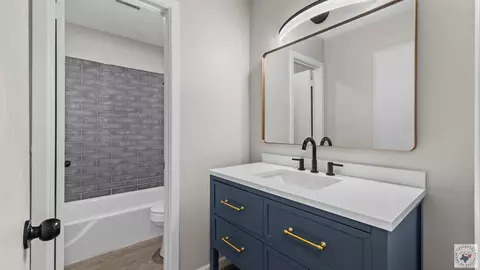 Bath - 16 Broadmoor Dr Texarkana Ar 71854, Texarkana, AR 71854 photo 1 of 4