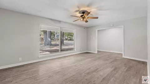 Living - 16 Broadmoor Dr Texarkana Ar 71854, Texarkana, AR 71854 photo 4 of 5