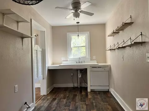 Kitchen - 520 E 19th Texarkana Ar 71854, Texarkana, AR 71854 photo 1 of 1