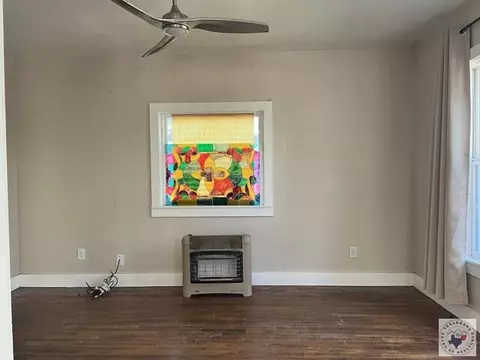 Living - 520 E 19th Texarkana Ar 71854, Texarkana, AR 71854 photo 2 of 4