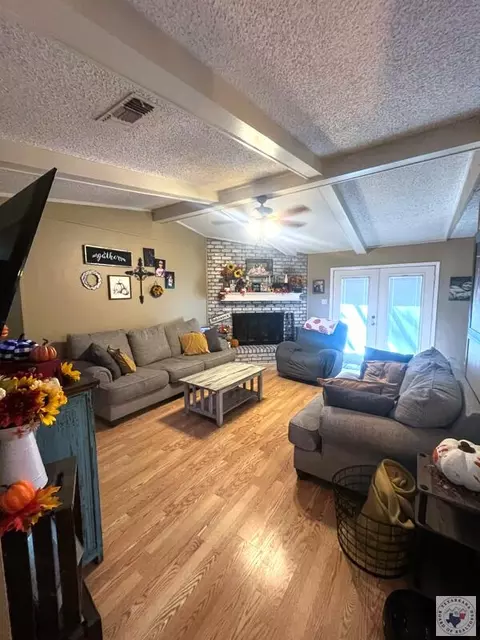 Living - 3609 Fairfield Texarkana Ar 71854, Texarkana, AR 71854 photo 1 of 2