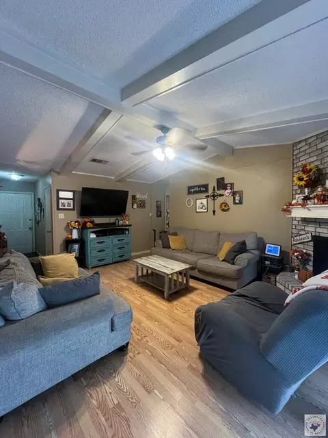 Living - 3609 Fairfield Texarkana Ar 71854, Texarkana, AR 71854 photo 2 of 2