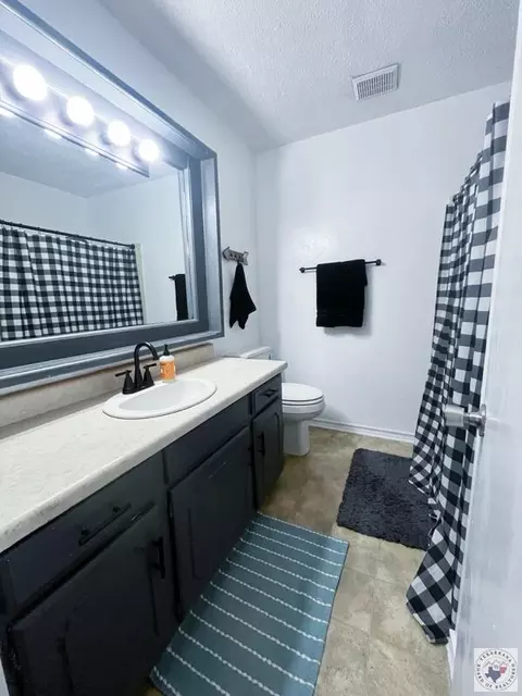 Bath - 3609 Fairfield Texarkana Ar 71854, Texarkana, AR 71854 photo 1 of 3