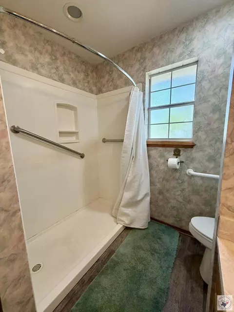 Bath - 5906 Oak Hollow Texarkana Ar 71854, Texarkana, AR 71854 photo 5 of 6