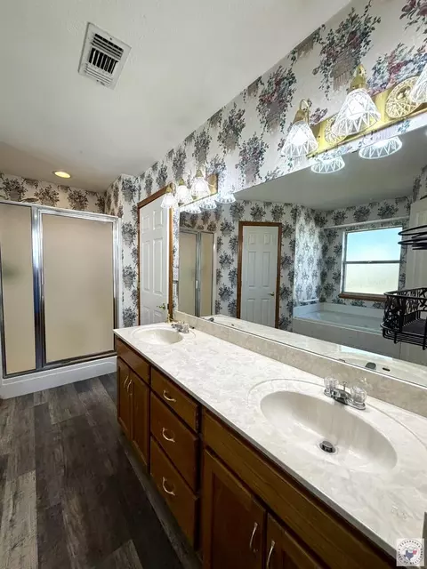 Bath - 5906 Oak Hollow Texarkana Ar 71854, Texarkana, AR 71854 photo 2 of 6