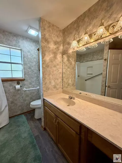 Bath - 5906 Oak Hollow Texarkana Ar 71854, Texarkana, AR 71854 photo 6 of 6