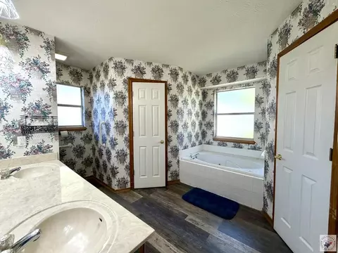 Bath - 5906 Oak Hollow Texarkana Ar 71854, Texarkana, AR 71854 photo 1 of 6