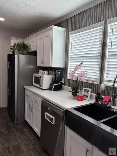 Kitchen - 55 Barkman Bend Rd Hooks Tx 75561, Hooks, TX 75561 photo 9 of 10